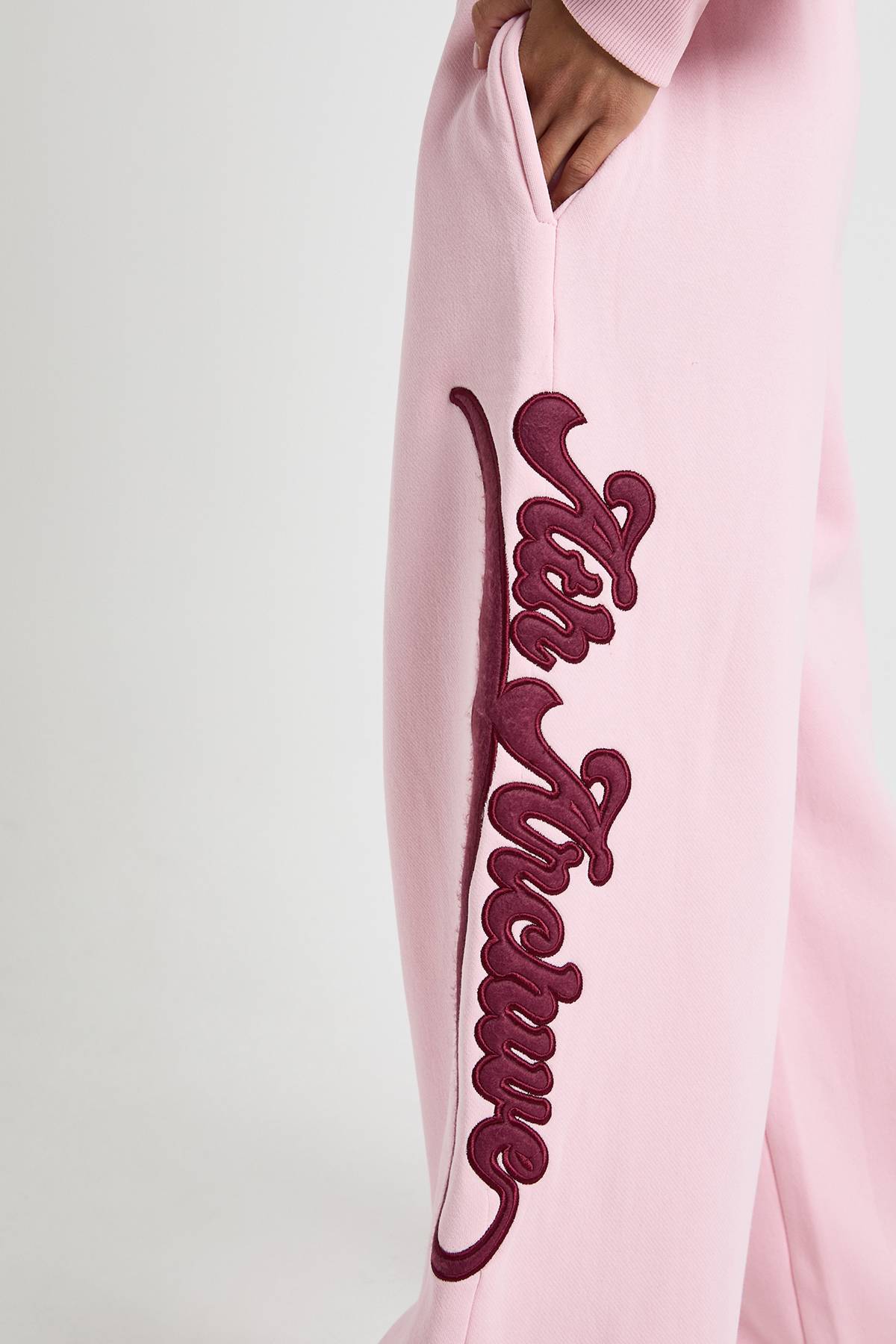 boohoo Ath Archive Jogger droit en tissu auto à appliqué