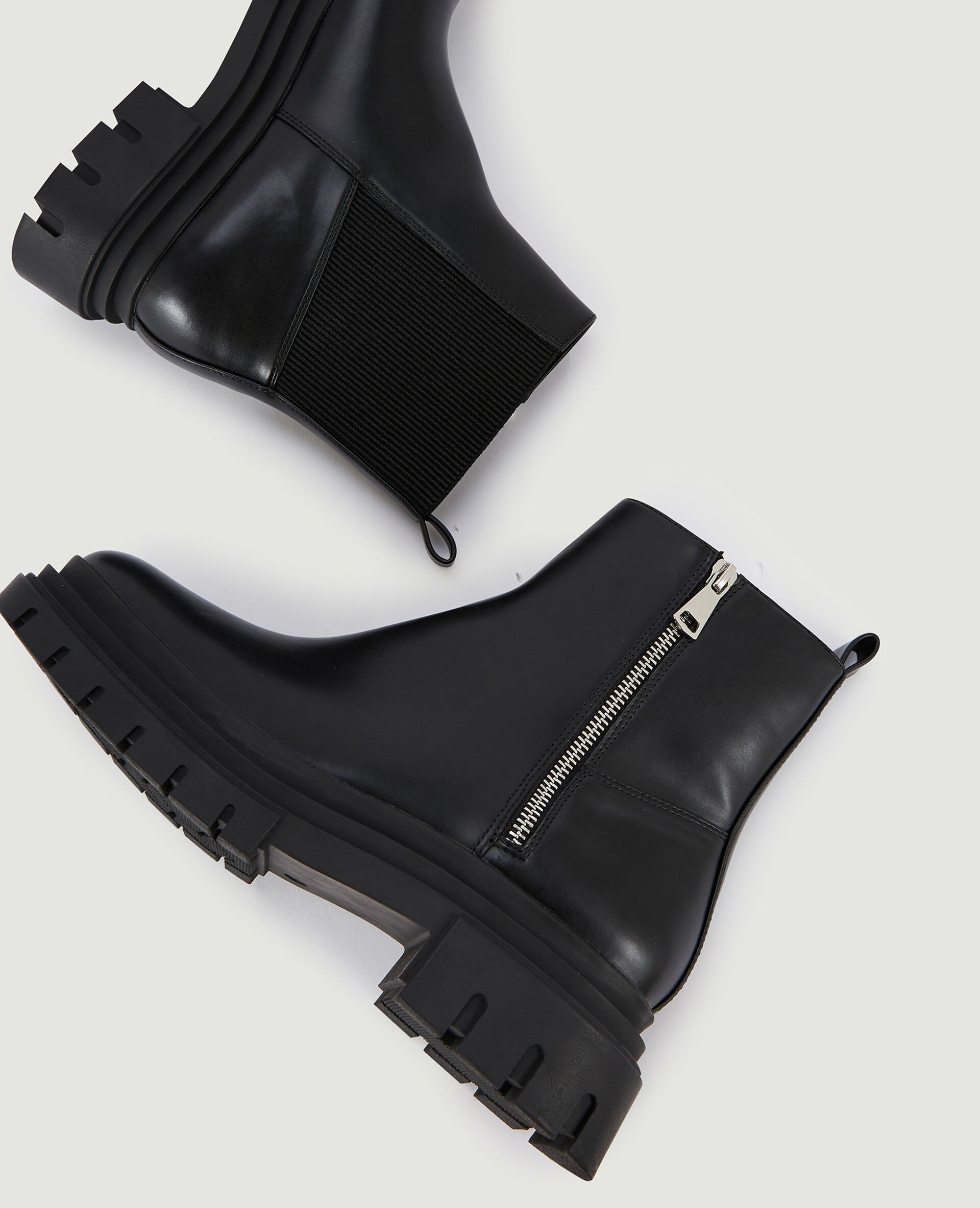 Boots semelles crantées bouts carrés - Noir