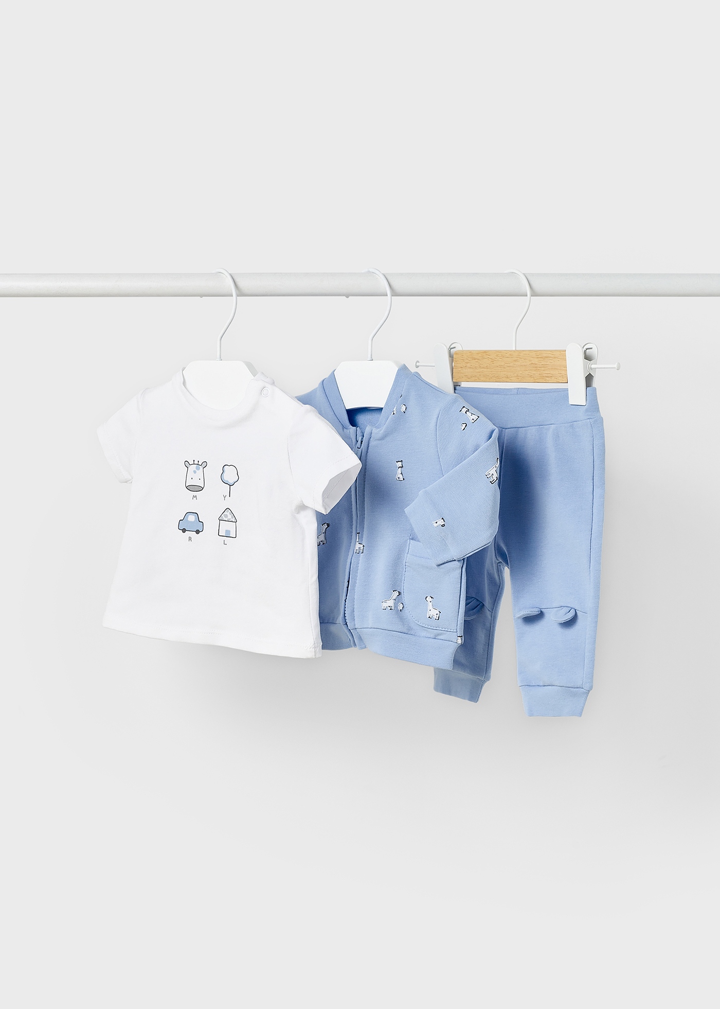 Conjunto de 3 peças em algodão sustentável para recém-nascidos.