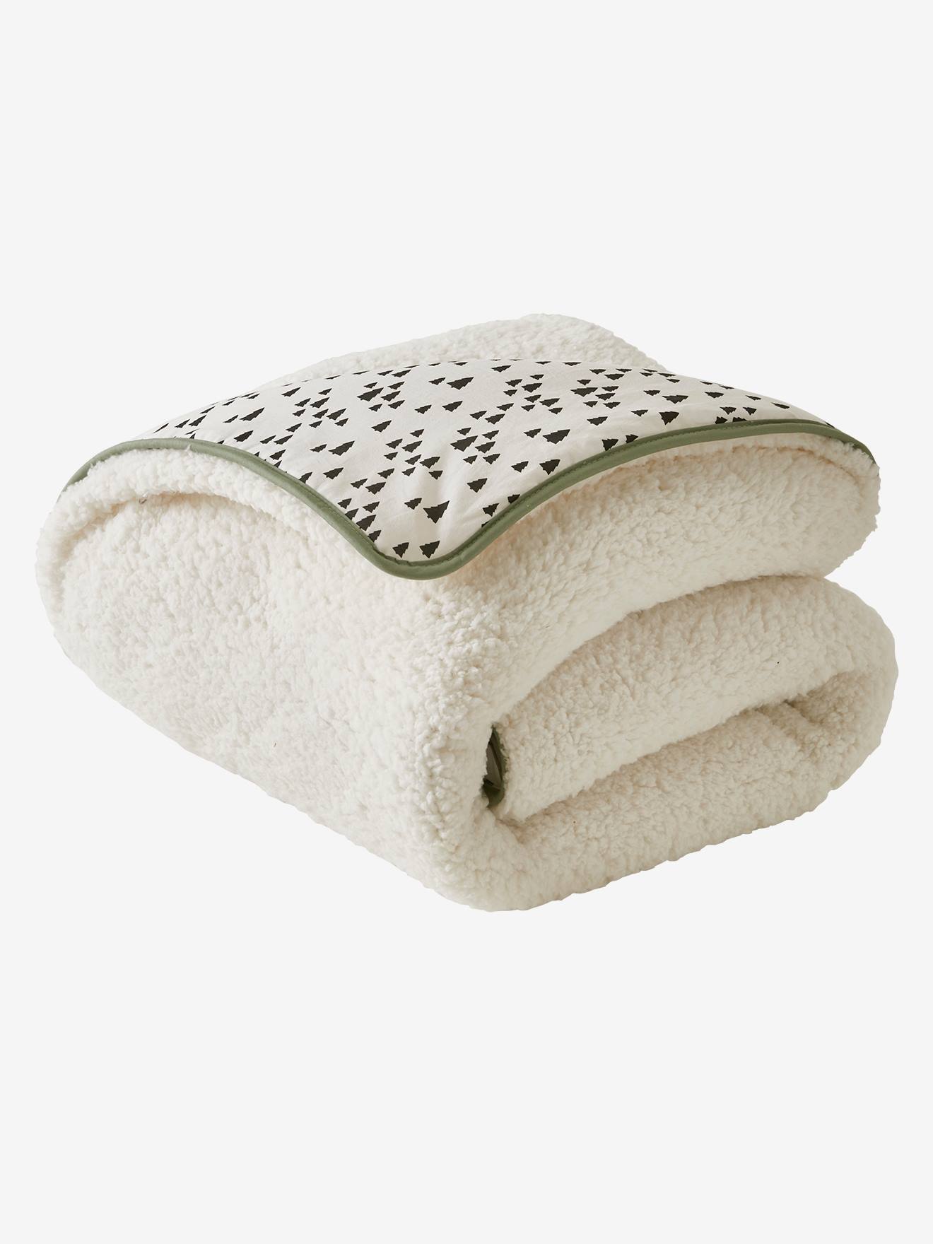 Tapete acolchoado liso Green Forest, branco claro, com motivos.