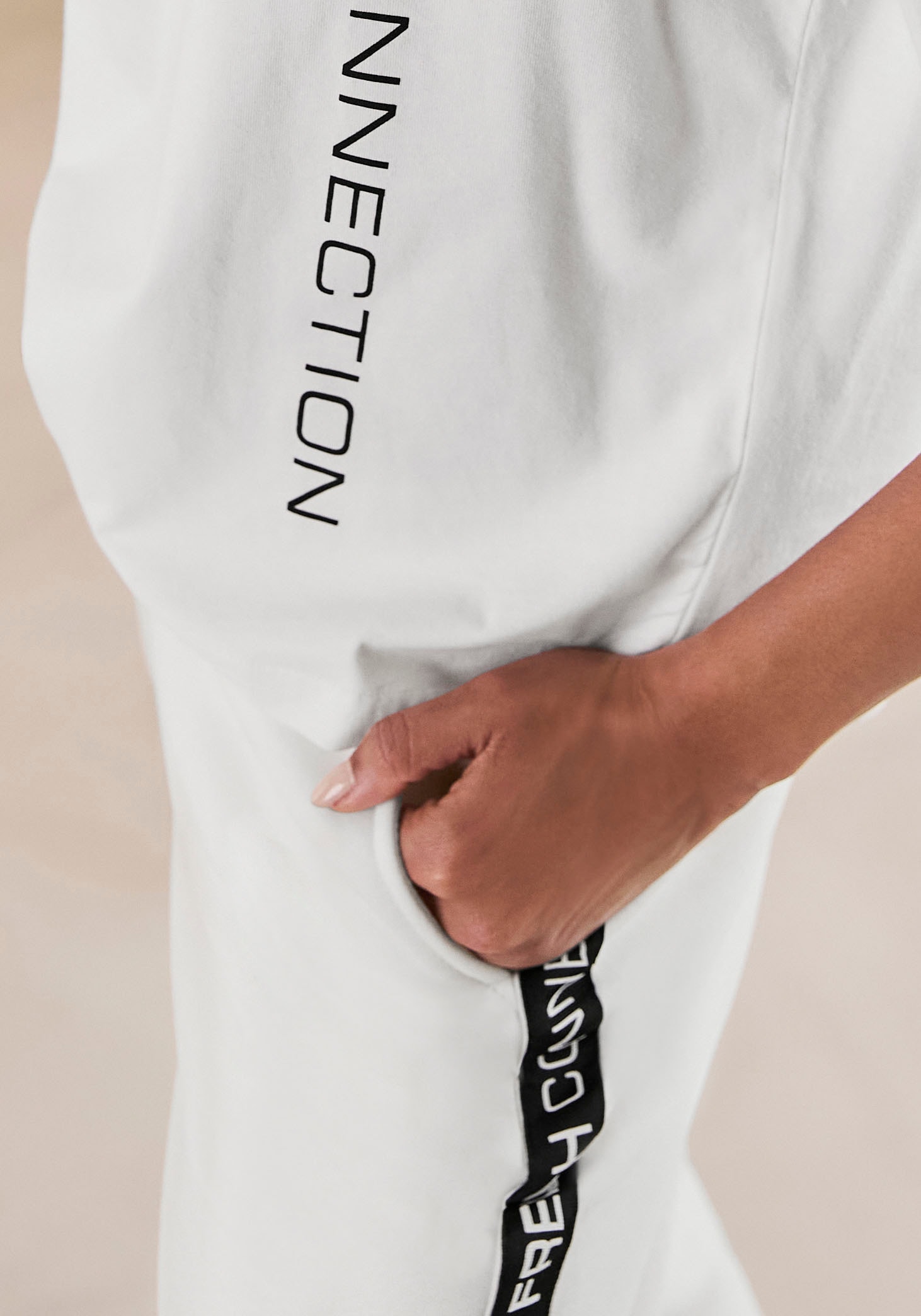French Connection Sweathose  mit seitlichen Kontraststreifen und Logodruck