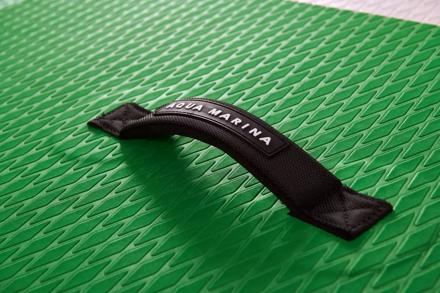 Aqua Marina All-Around SUP Board mit Reißverschlussrucksack Double Action-Pumpe LIQUID AIR Paddel Einschub-Mittelfinne Sicherheitsleine - versch. Ausführungen