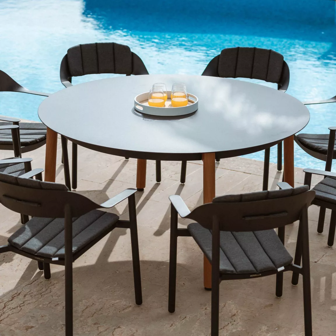 Table de jardin ronde en aluminium 8 places (D149 cm) Monte Carlo Gris anthracite