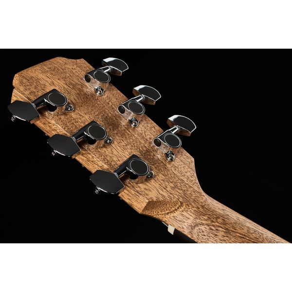 Sheeran by Lowden W02