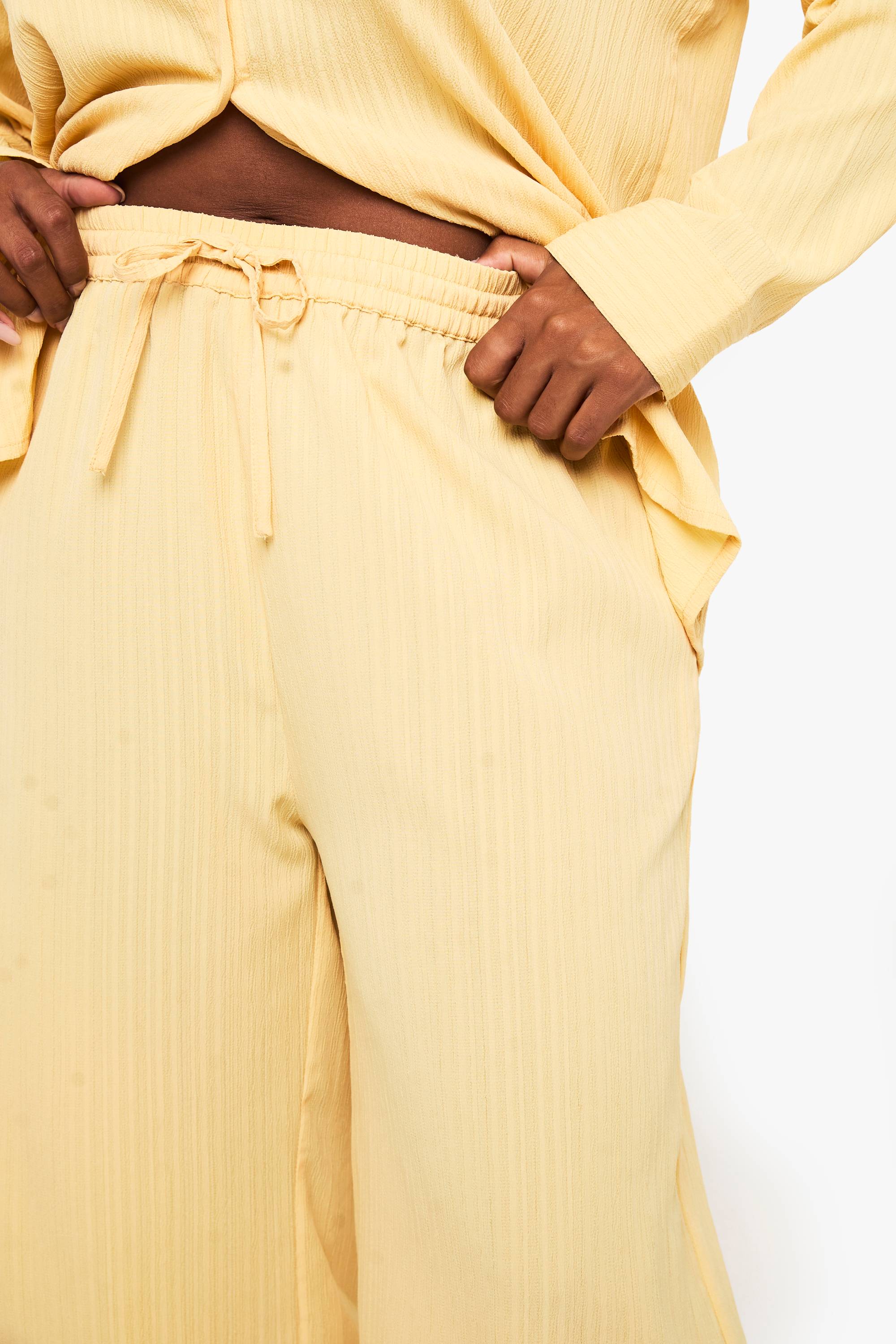 boohoo Pantalon à jambe large à texture froissée