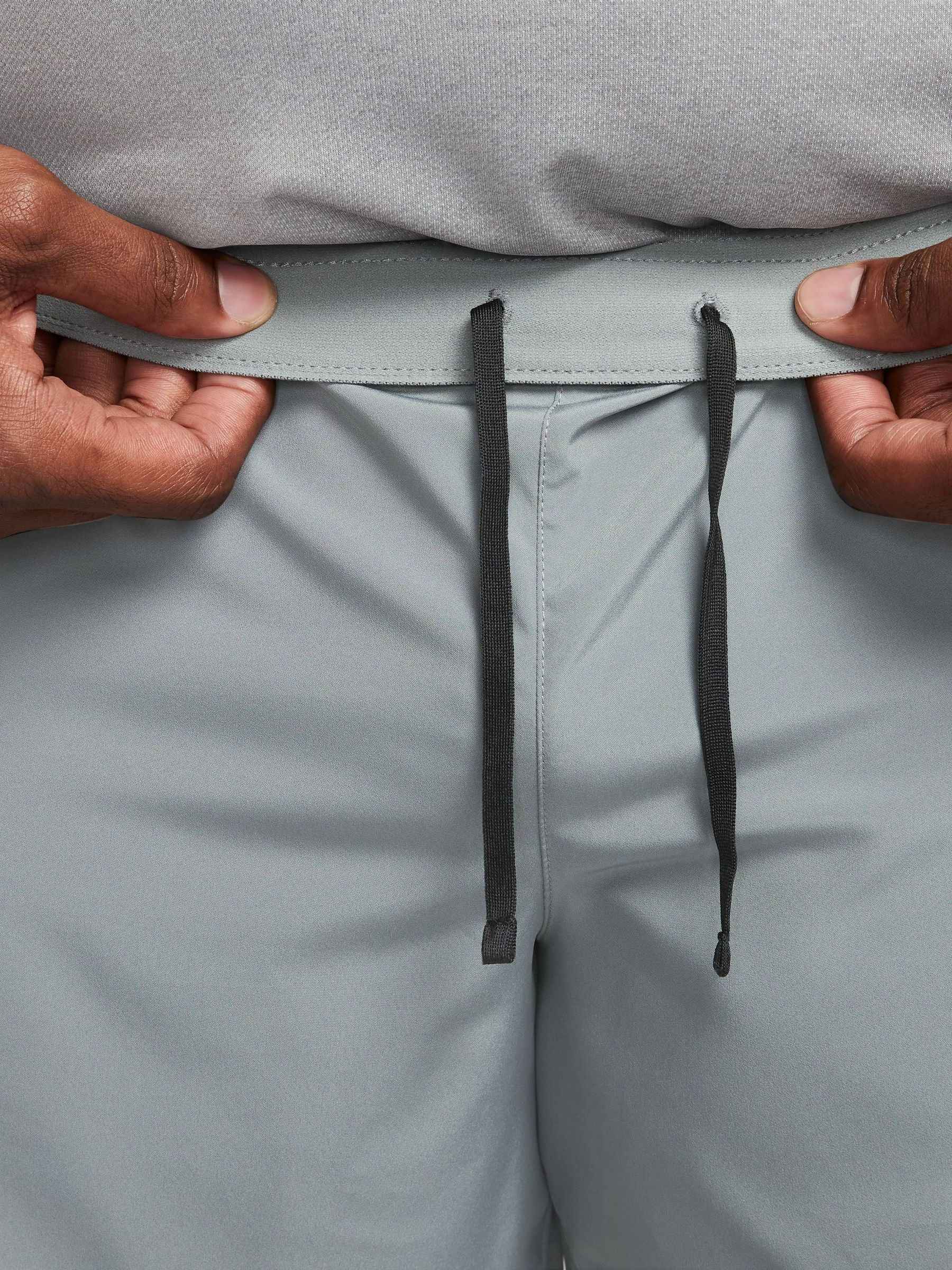 Grijs - Nike Challenger Dri-FIT hardloopshort met slipvoering