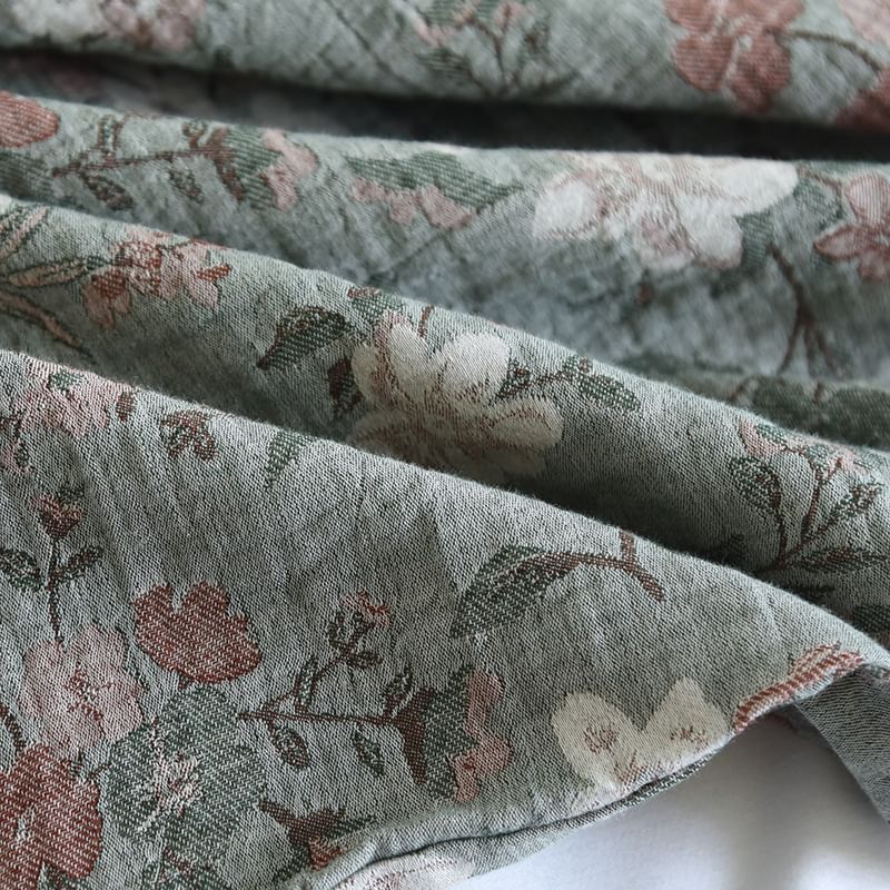 Somnus - Pyjamajurk met lange mouwen, ronde hals, bloemenprint en kikkersluiting