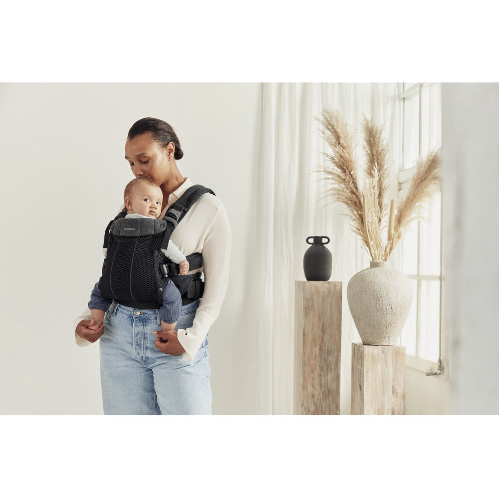 Køb BabyBjörn Black Bæresele Harmony | Luksusbaby