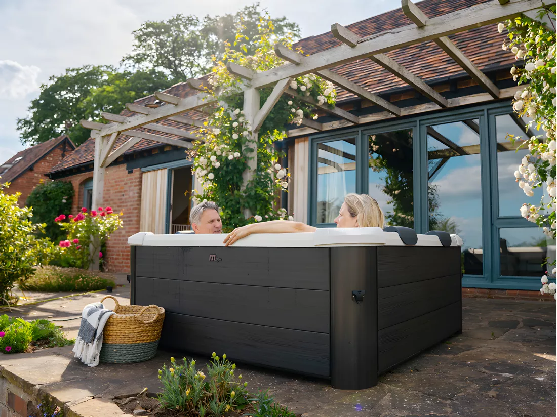 Spa semi-rigide MSpa 6 places gris anthracite avec LED et accessoires -128 jets - L160 x l160 x H65 cm - NAPUKA