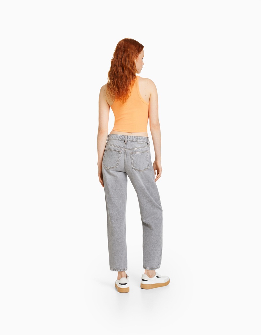 calça jeans de mãe