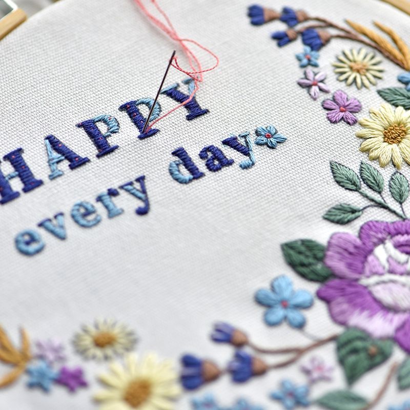Embroidery Kingdom - DIY-borduurset met bloemen