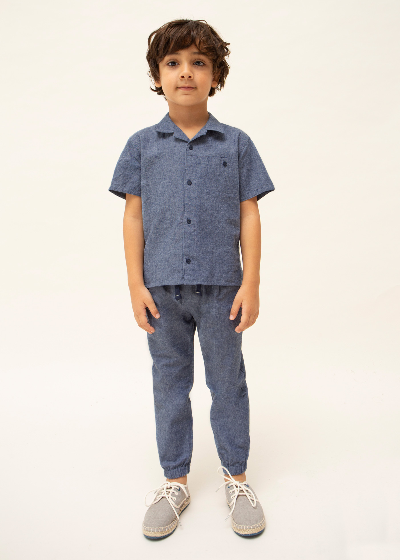Camisa de linho de manga curta com gola de lapela para meninos
