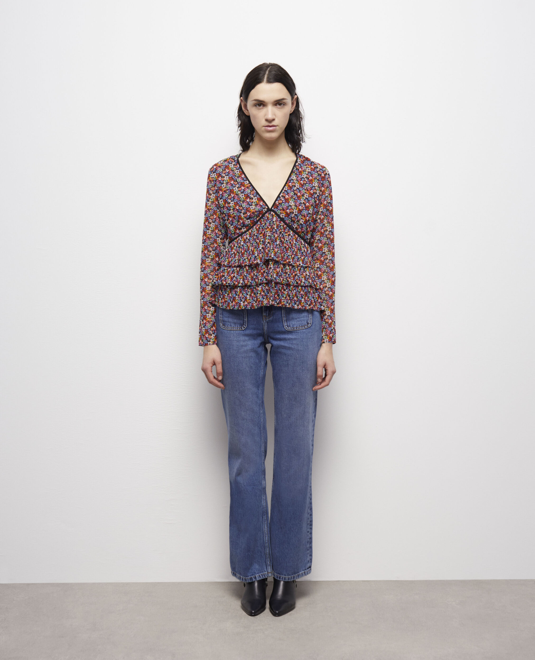 Top multicolore à volants plissés