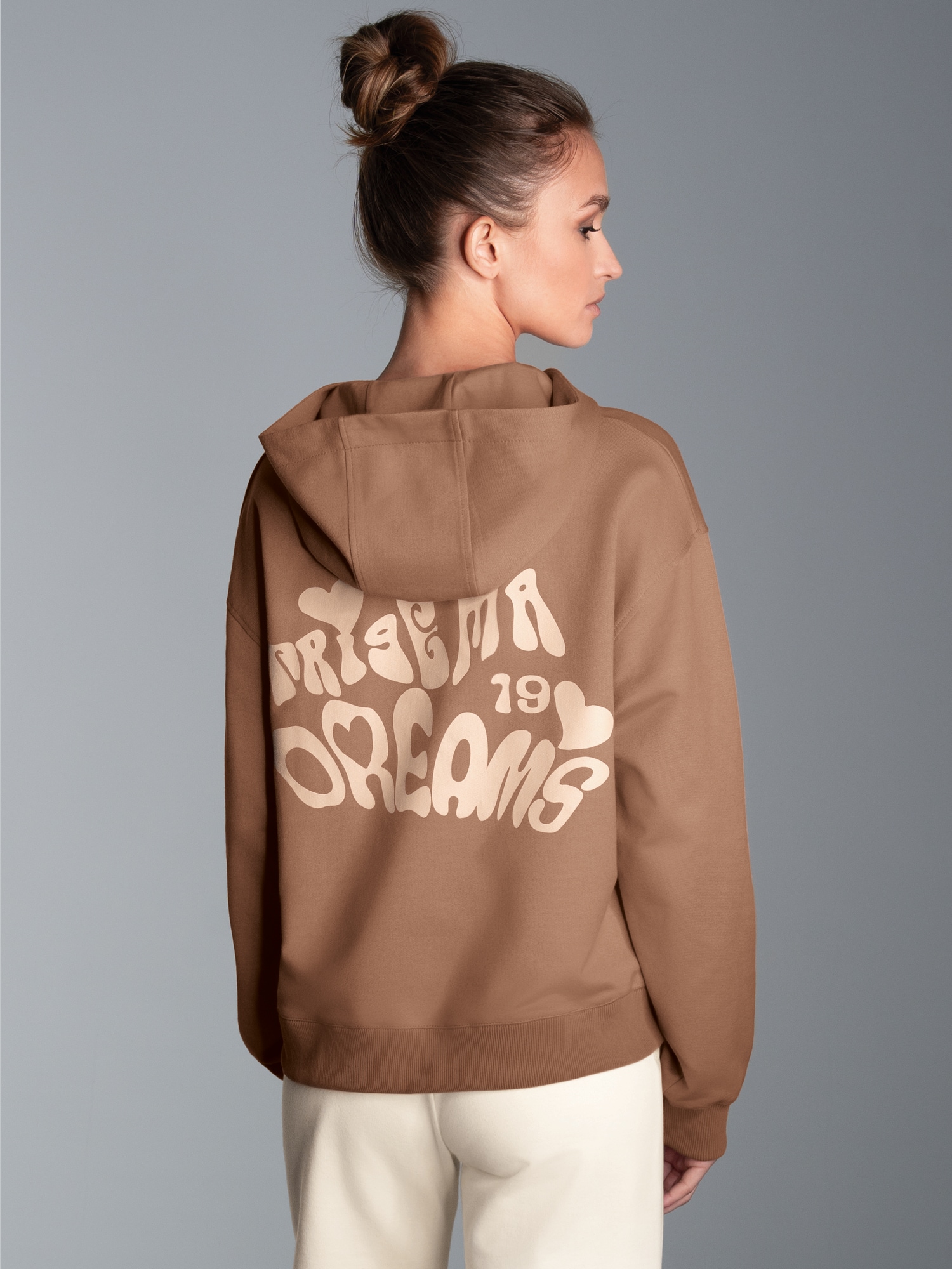 Hoodie mit großem Rückenprint Haselnuss