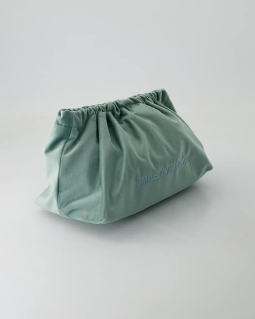 Sorbet Island Velvet Clutch Clutch in Grün