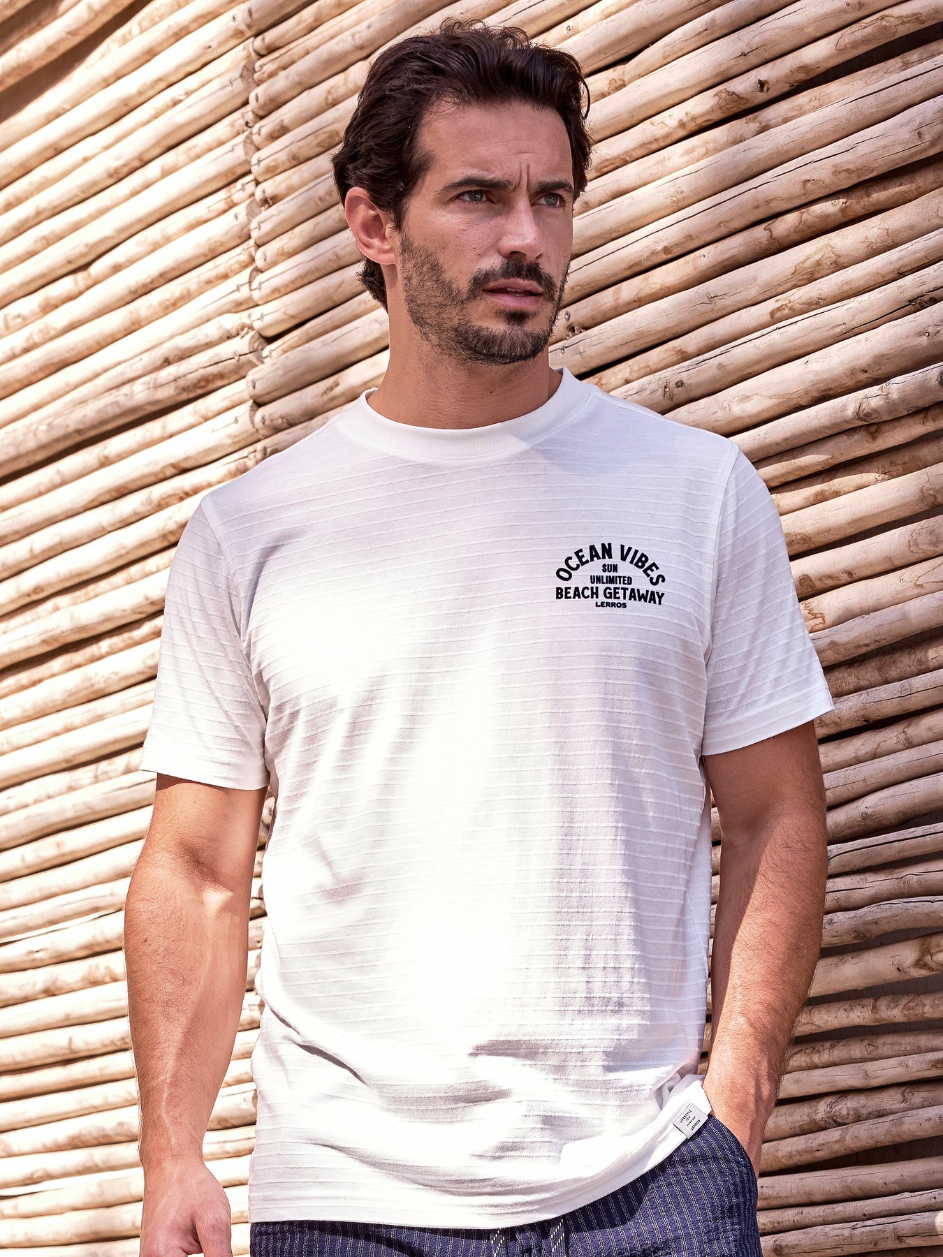 Gestreiftes T-Shirt mit Front und Backprint