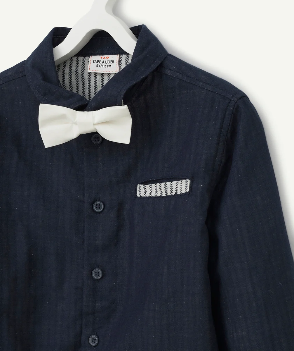 LA CHEMISE BLEU MARINE AVEC NOEUD PAPILLON