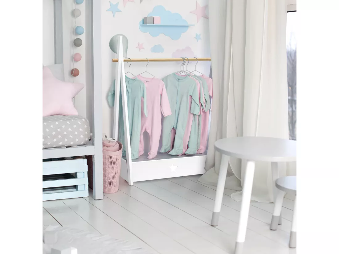 Rebecca Mobili Cintre pour Enfants Porte-vêtements Montessori Blanc MDF Pin avec Etagère