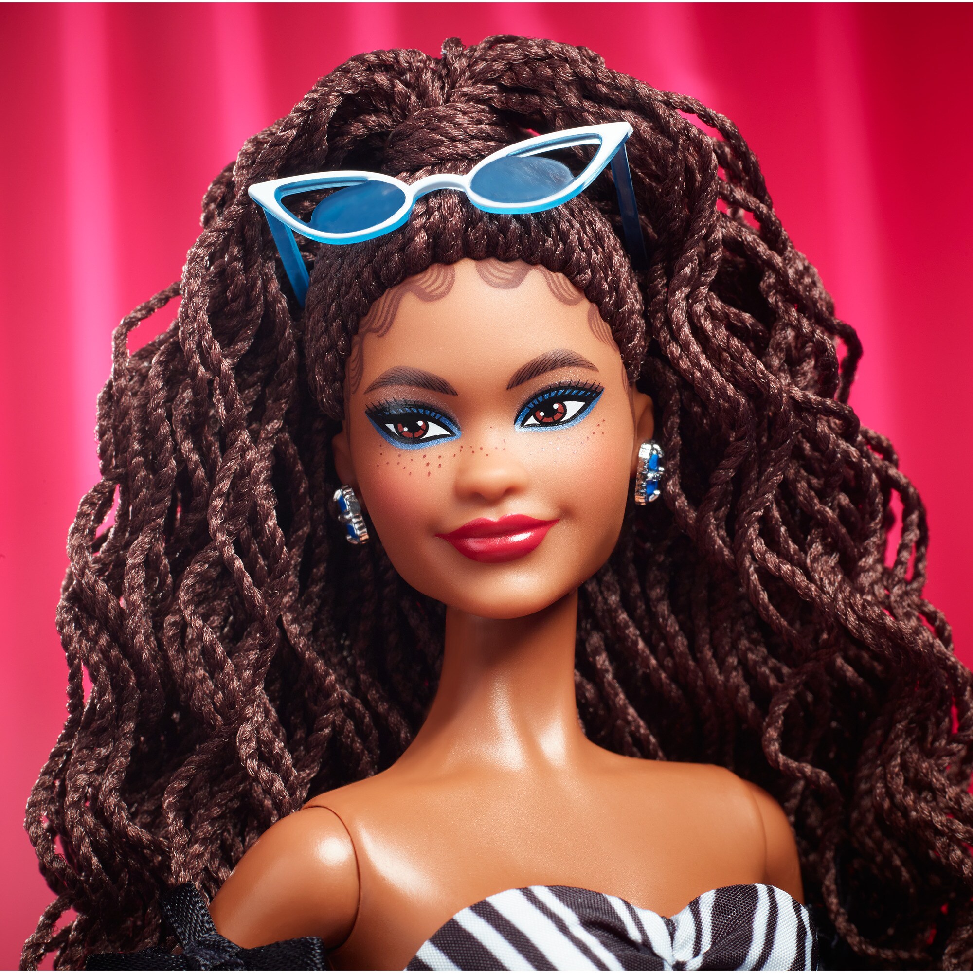 Mattel Puppe Barbie Signature Sammelpuppe zum 65. Jubiläum mit braunen Haaren und schwarz-weißer Robe