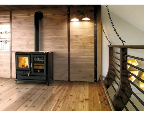 Thermorossi Margot EvoEasy 12,1 kW vaste brandstoffornuis, zwart, met oven rechts en gietijzeren kookplaat.
