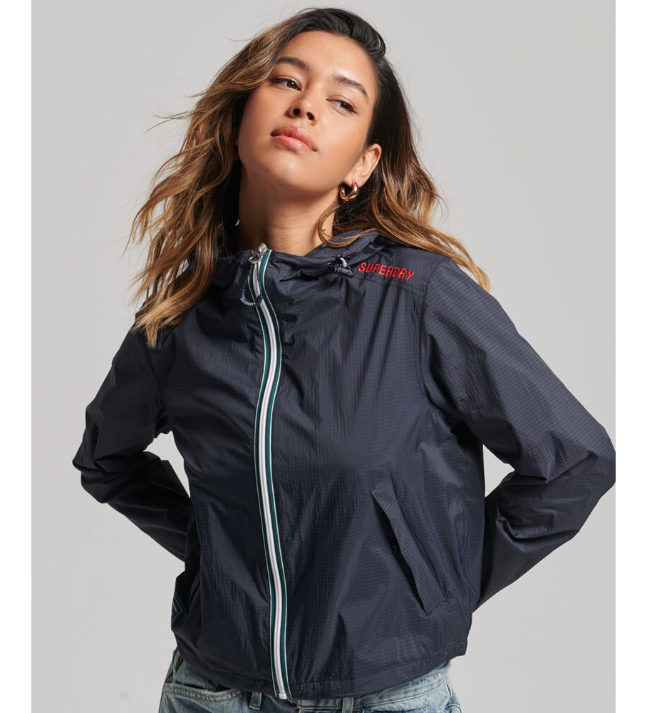 Jaqueta Superdry Code Standard Lightweight Logo na cor azul marinho