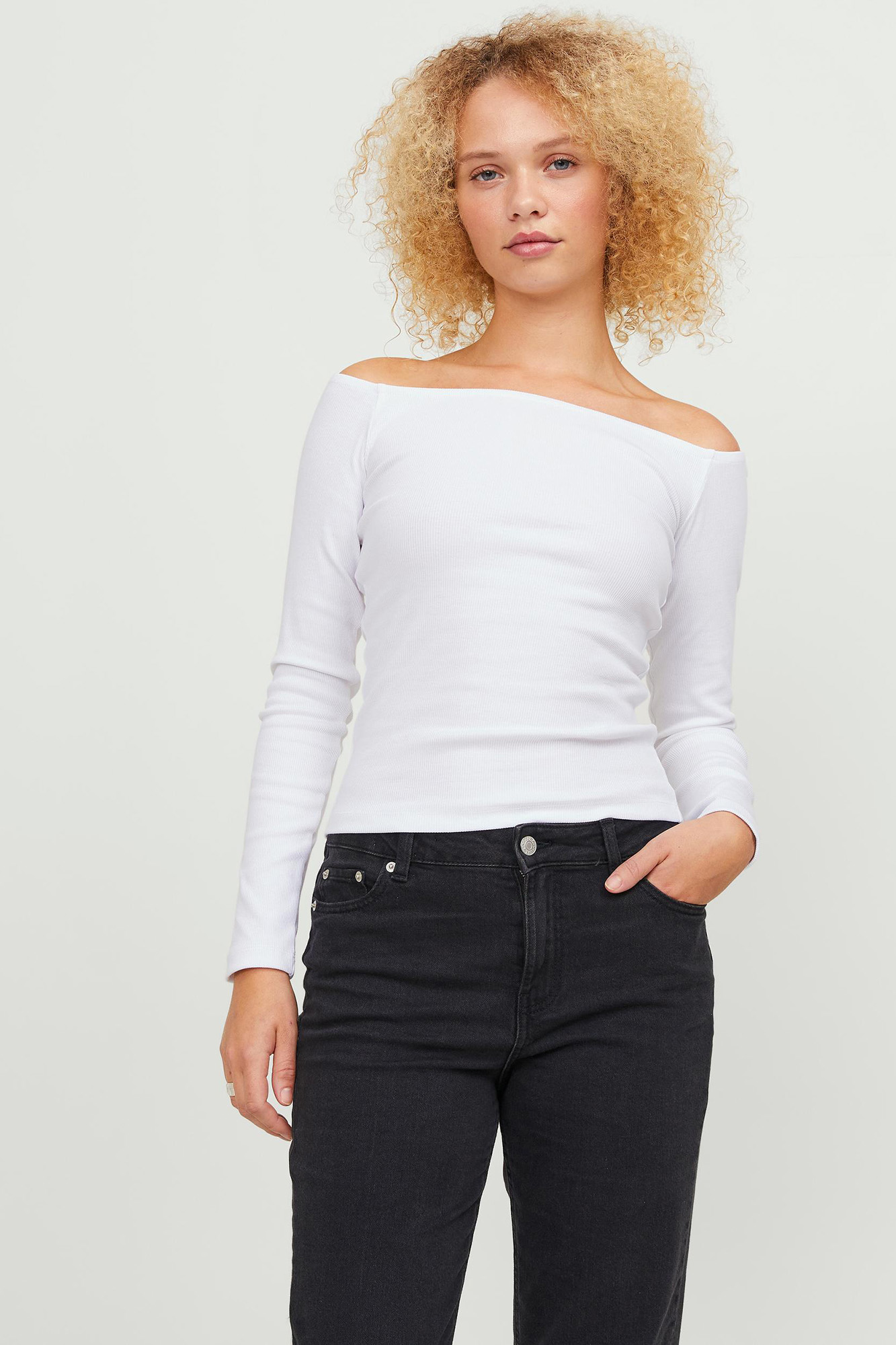 Blusa de manga comprida com decote canoa