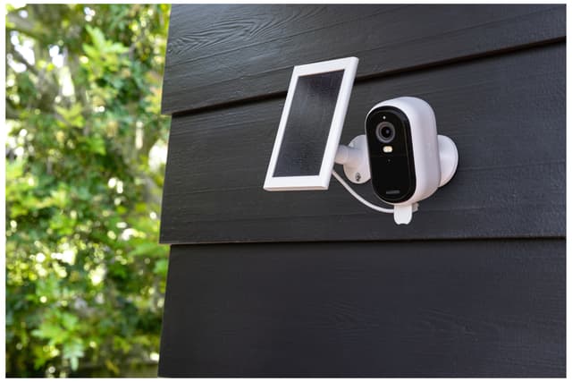 Arlo Essential Outdoor oplader med solpanel