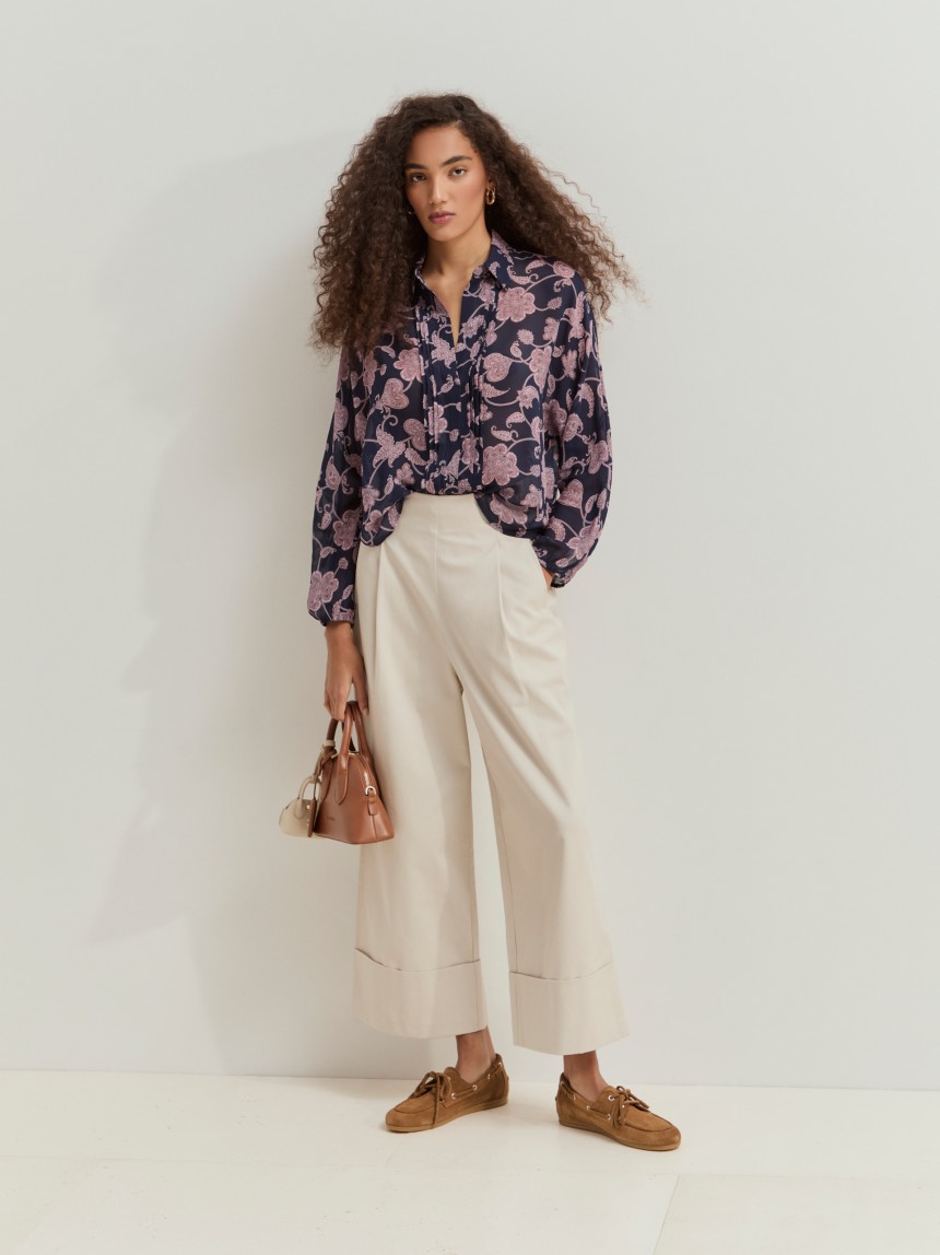 Blusa com padrão floral