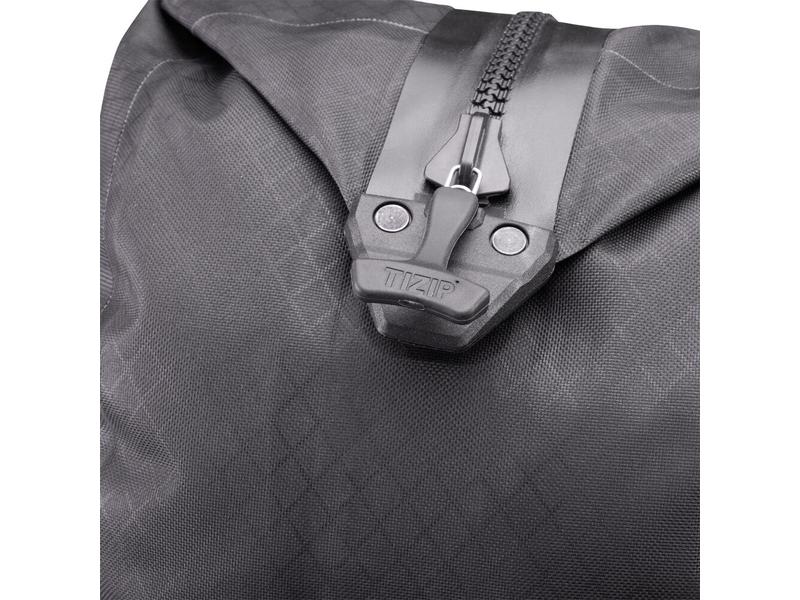 Ortlieb Duffle Bag Atrack Metrosphere 34L, Black embossed Modischer Rucksack für Reise und Kurztrips