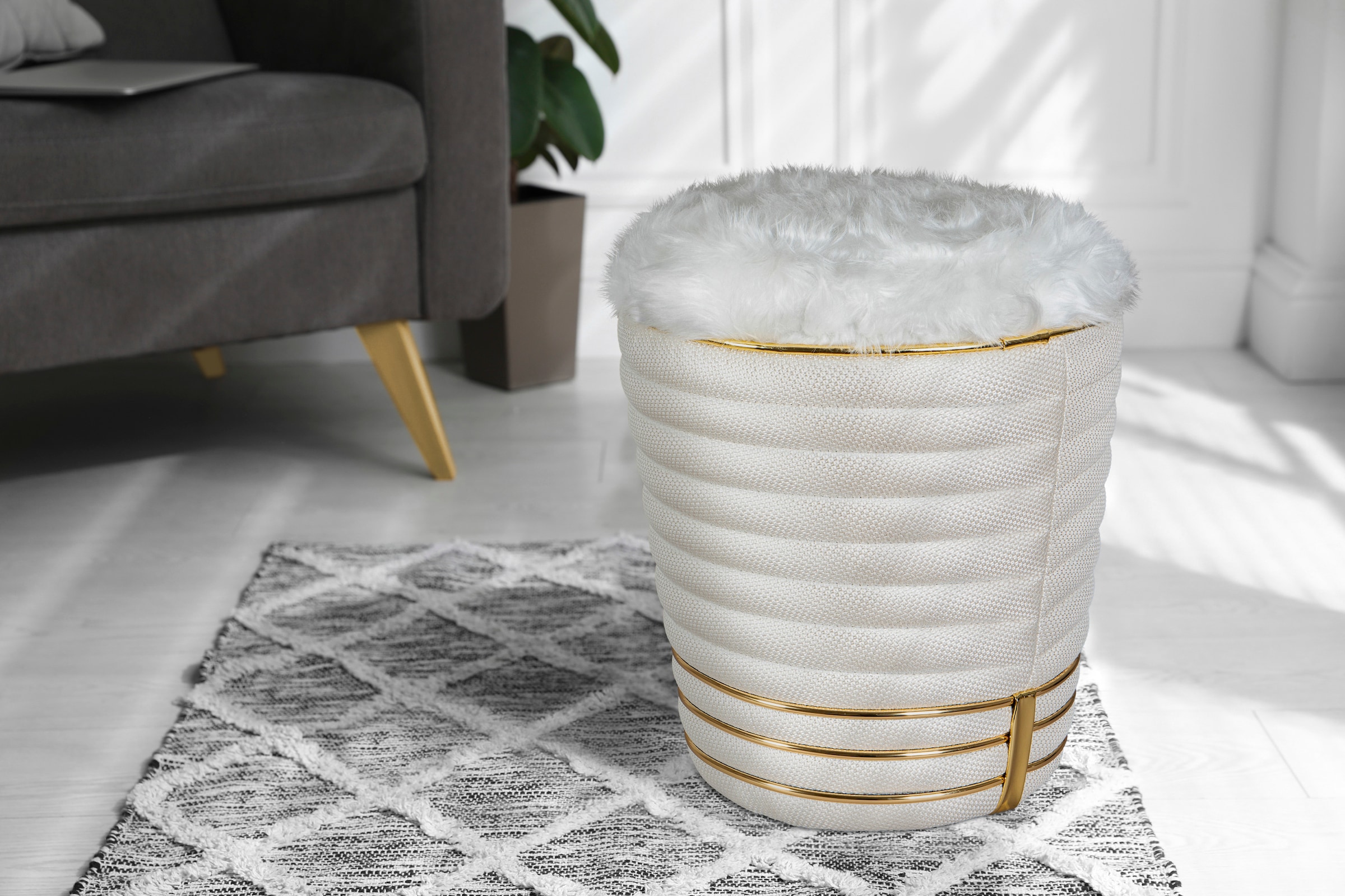 Kayoom Sitzhocker »Hocker Doric, trendiger Look, ästhetische Farbgebung, schöne Steppung« 1 Stk. tlg. komfortabel, hochqualitativ, pflegeleicht, hochwertige Materialien