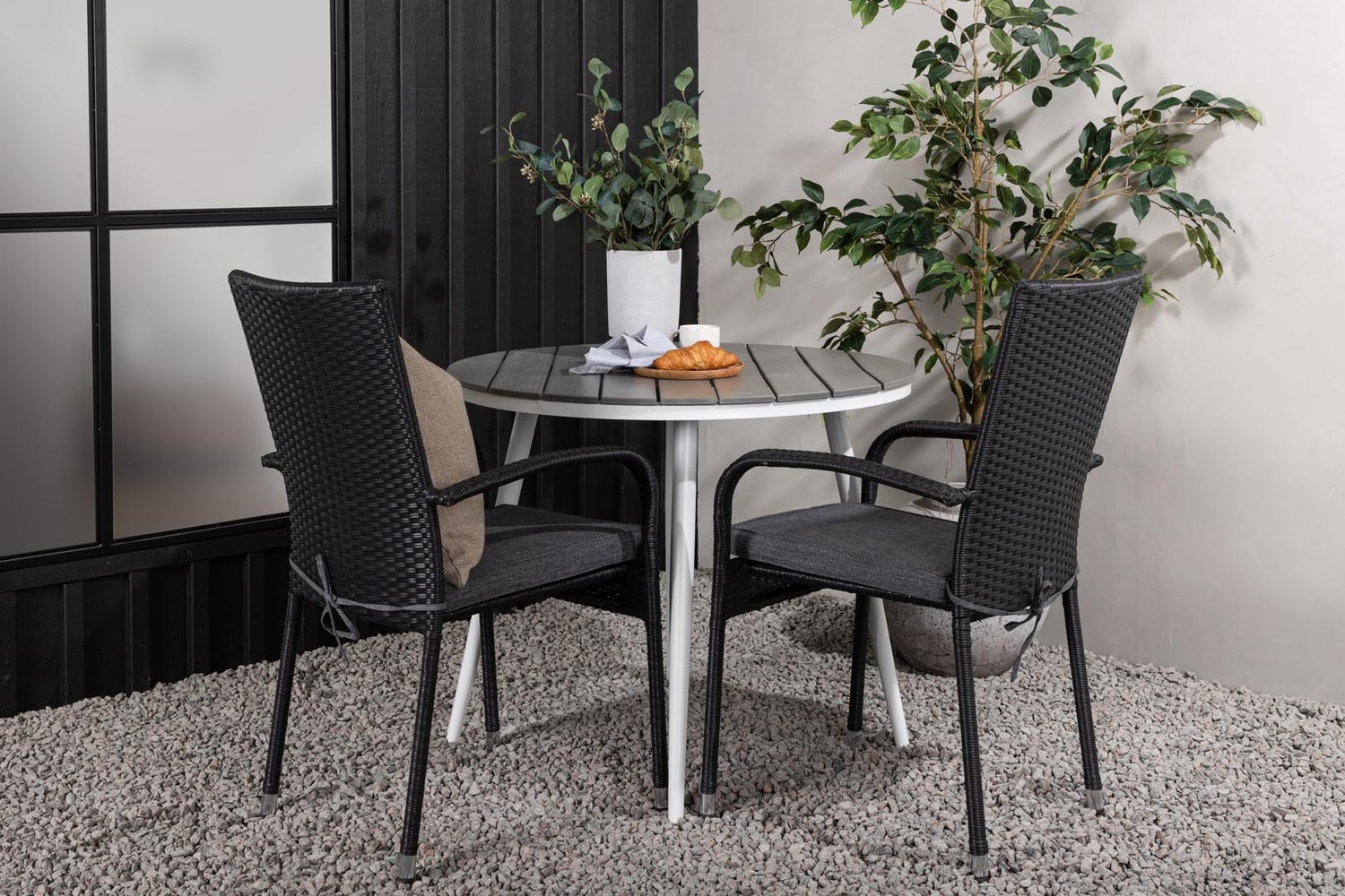 Tuinset Break: tafel 90x90cm, 2 Anna stoelen, grijs, zwart. 90 x 74 x 90 cm
