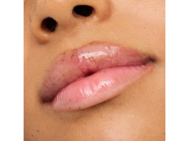 essence Lip Booster Hydra Kiss 06 Cranberry Is Back Pflegendes Lippenöl in einem transparenten Farbton mit einem Hauch von Rosa