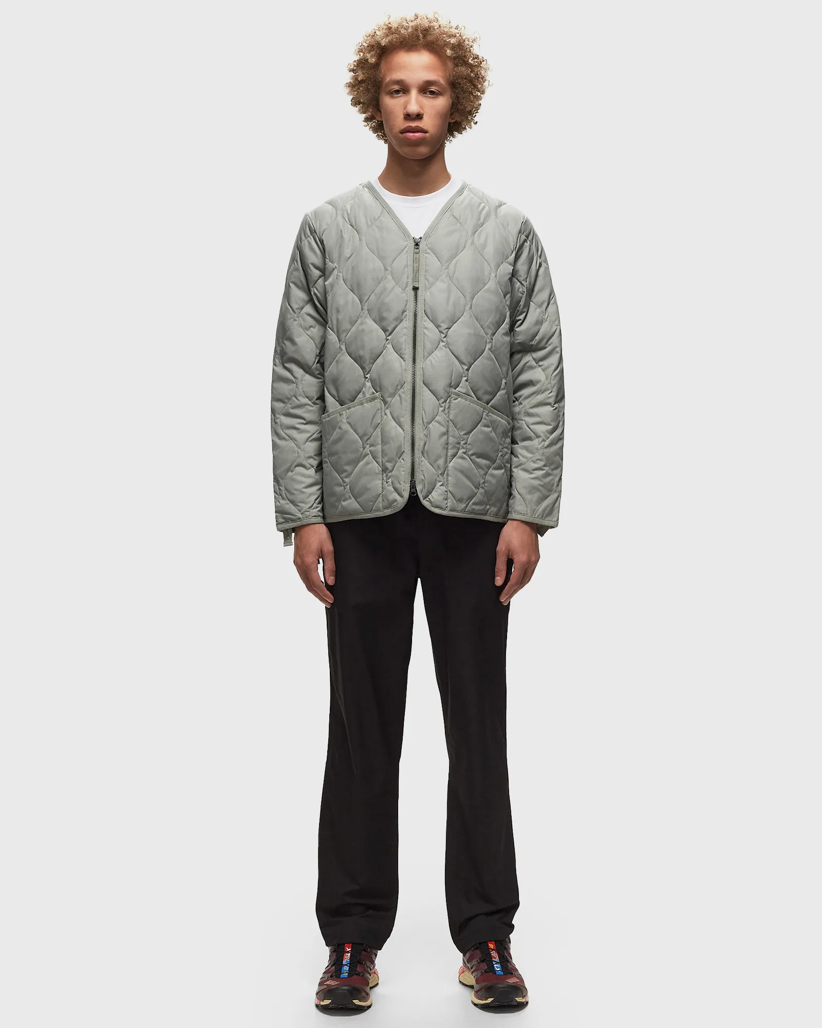Taion MILITARY ZIP V NECK DOWN JACKET
