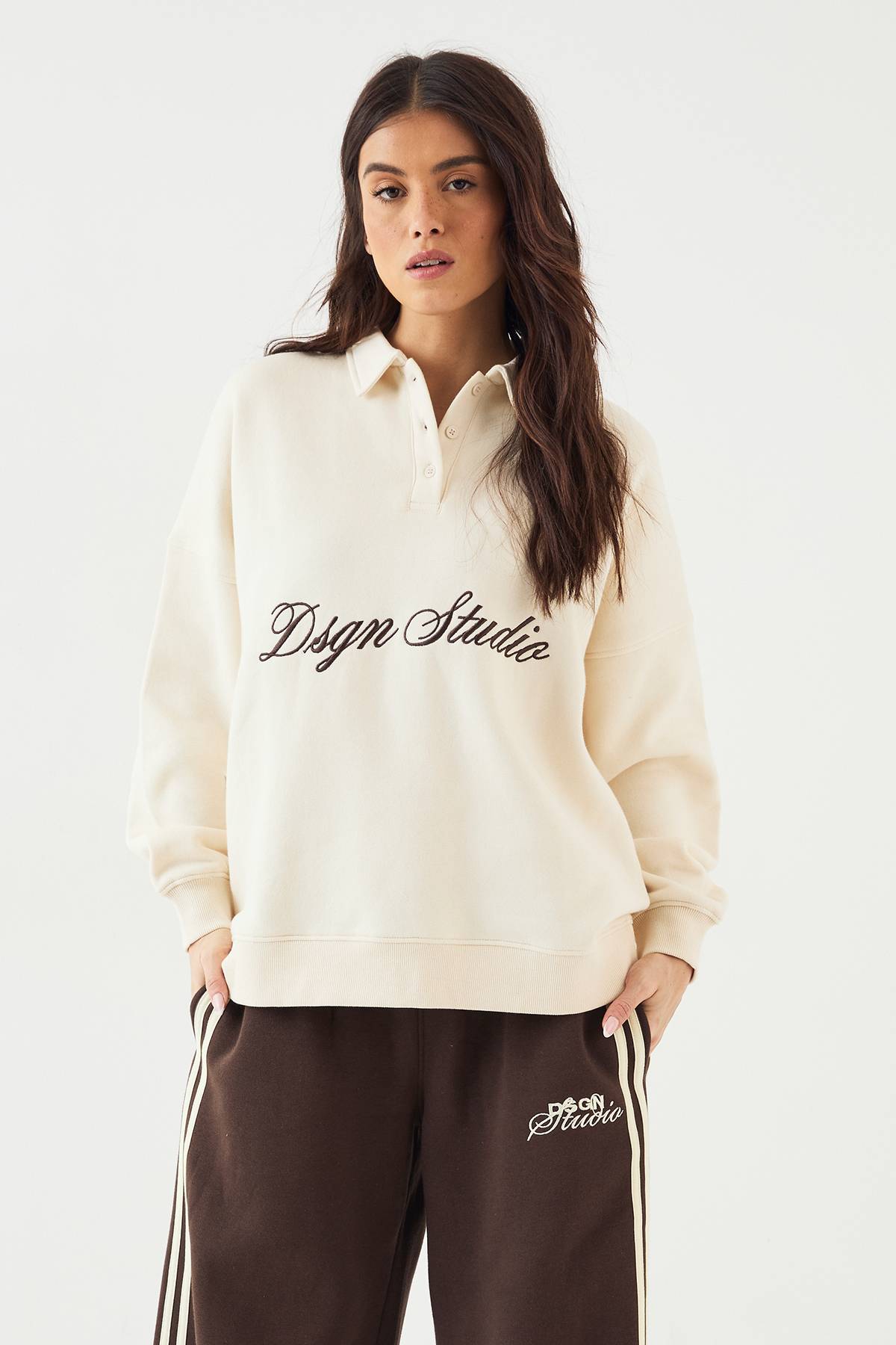 Sweatshirt à Col Rugby Script DSGN Studio