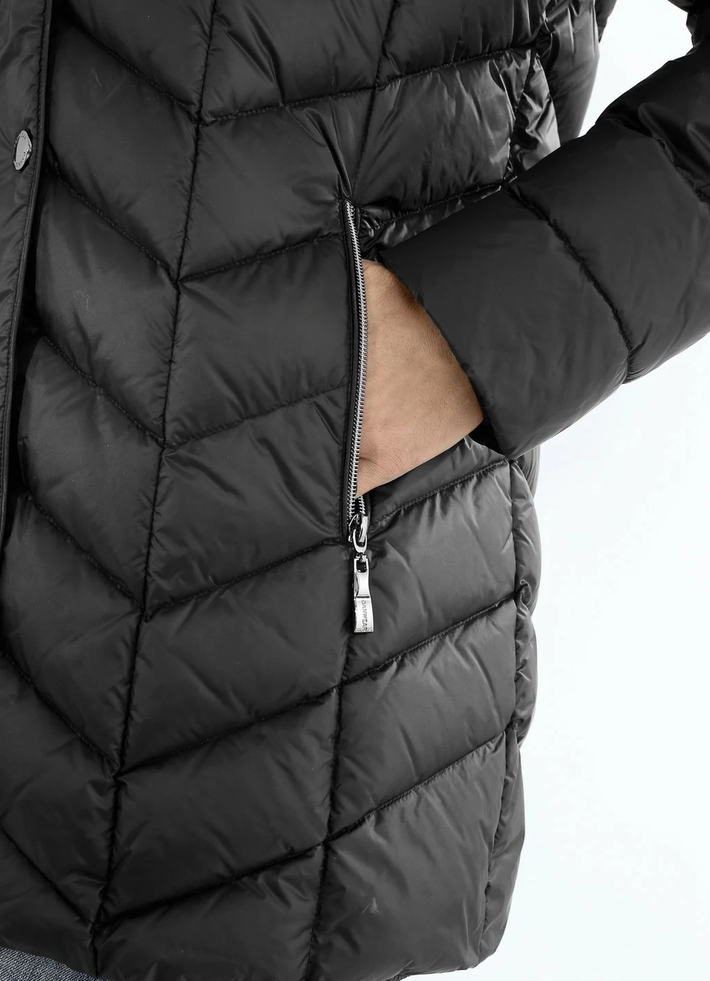 Daunenjacke mit abnehmbarer Kapuze