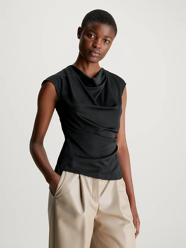 Blusa de crepe com gola alta
