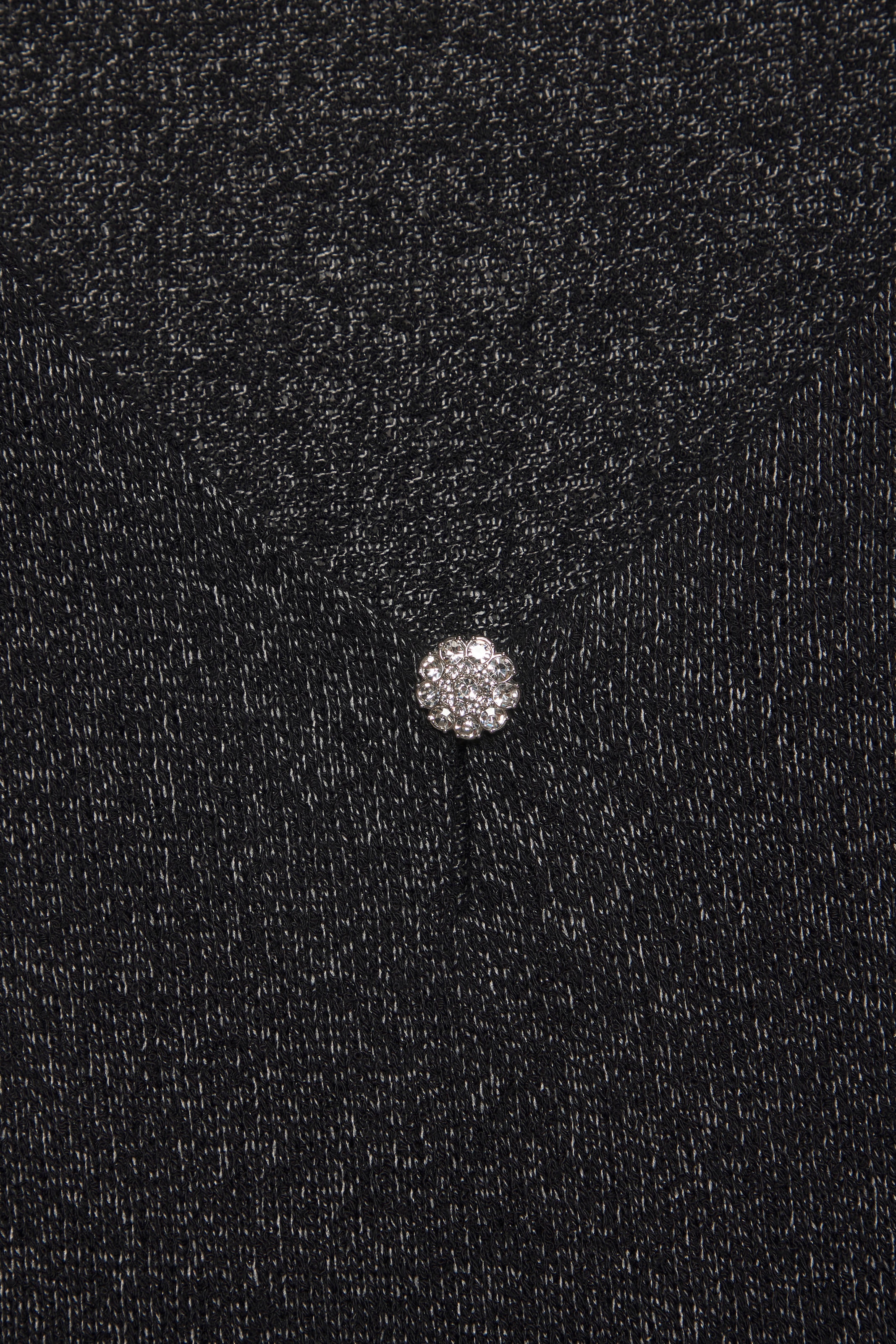 LASCANA Kurzarmshirt »mit Strassknopf in Blütenform«, aus leichtem Feinstrick in Melange Optik