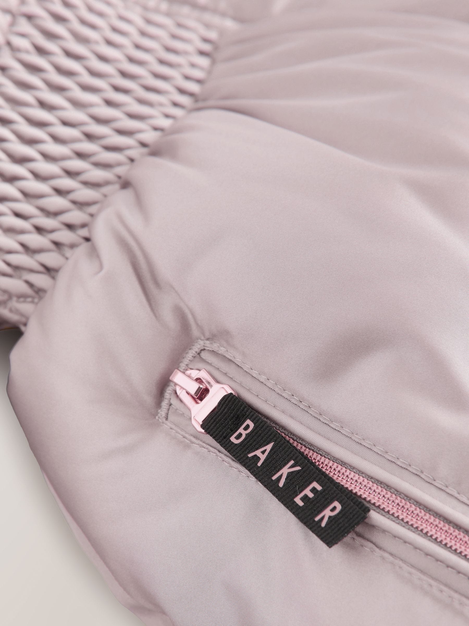 Oesterkleurig - Baker by Ted Baker - Regenbestendige gewatteerde zwarte jas met rok