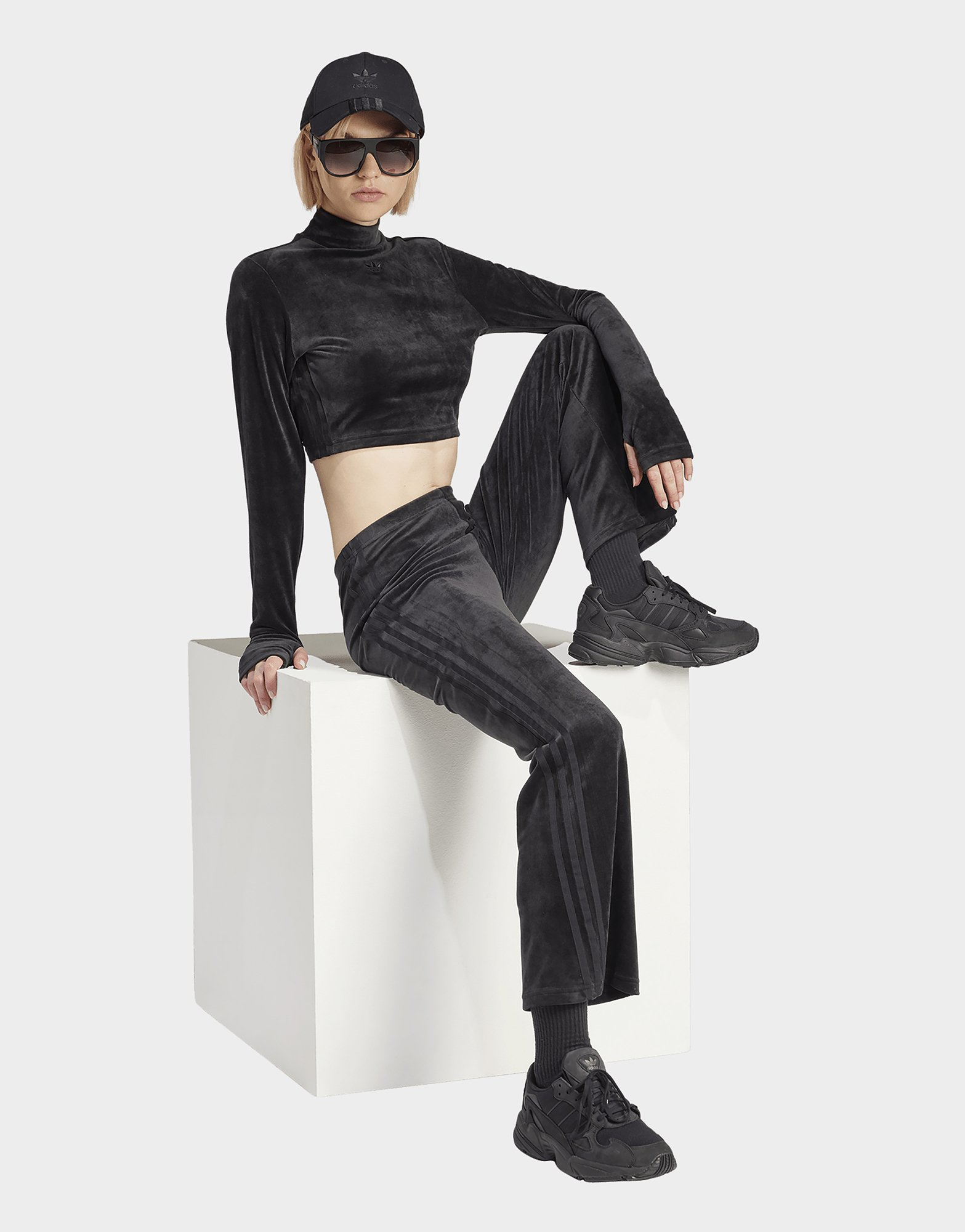 adidas Originals Pantalon évasé velours froissé