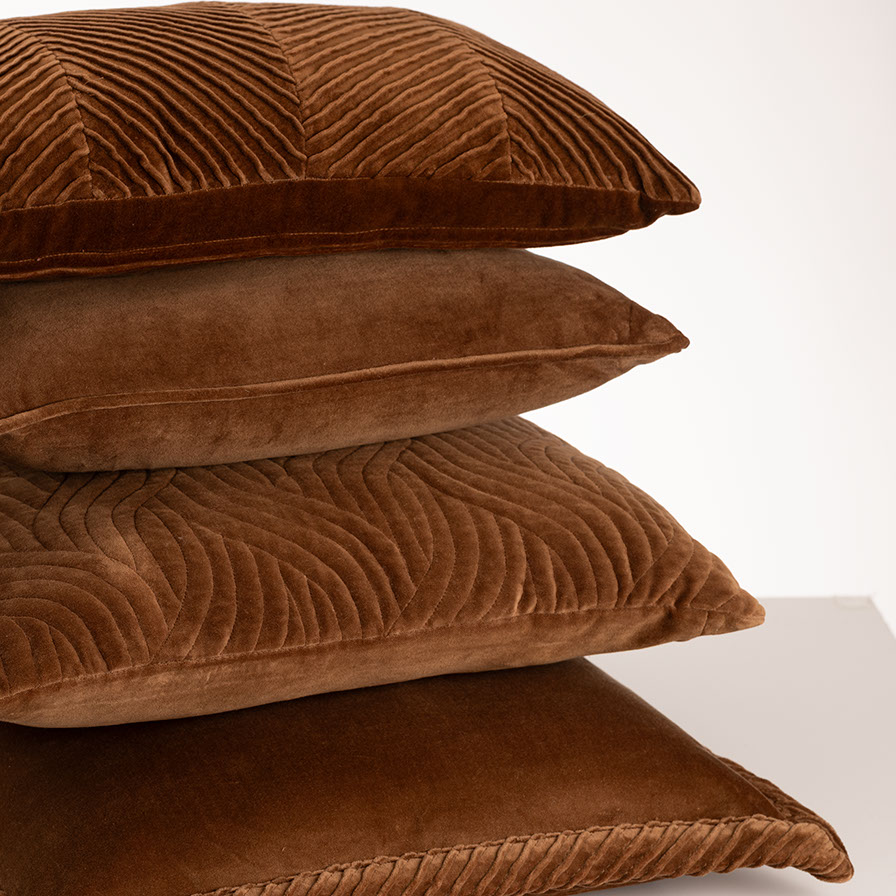 Sierkussen Cord piping velours mocca macha 45x45 cm