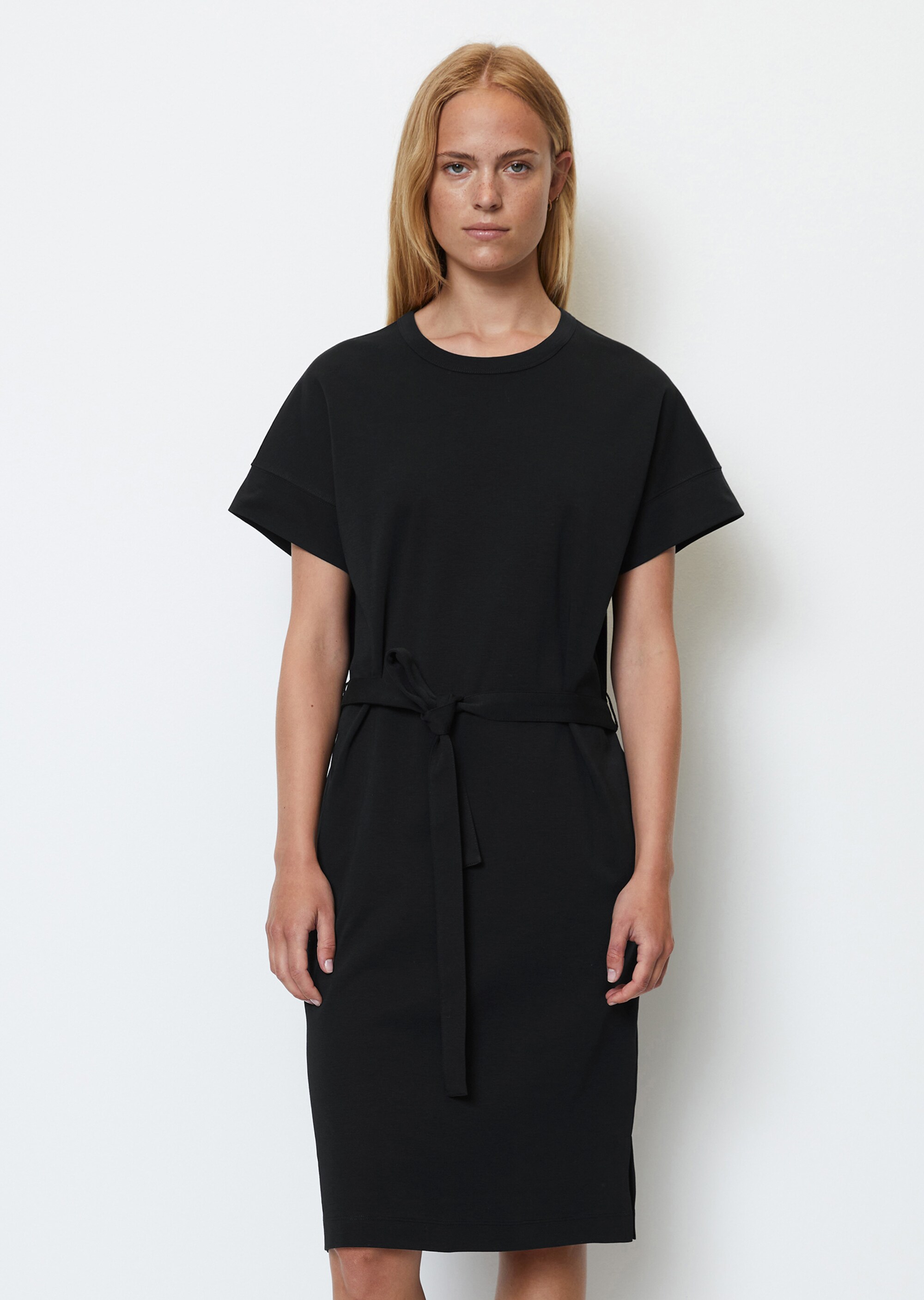 T-Shirt-Kleid mit Gürtel aus Interlock-Jersey
