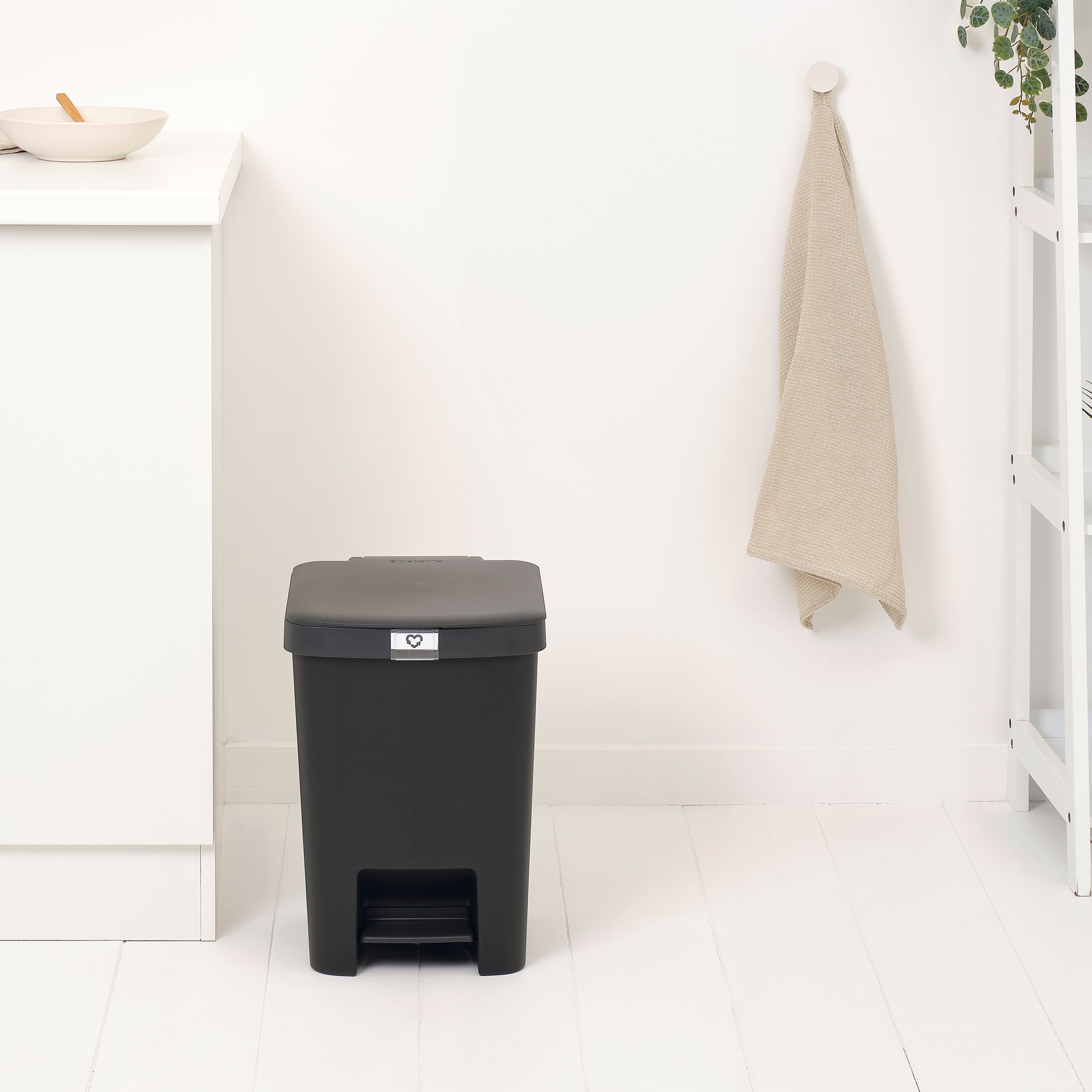 Brabantia StepUp Pedaalemmer - 25 L - Dark Grey