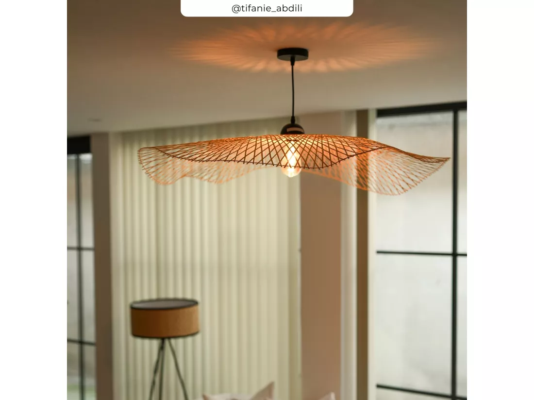 Suspension D100 cm en bambou avec fil noir - Jipi