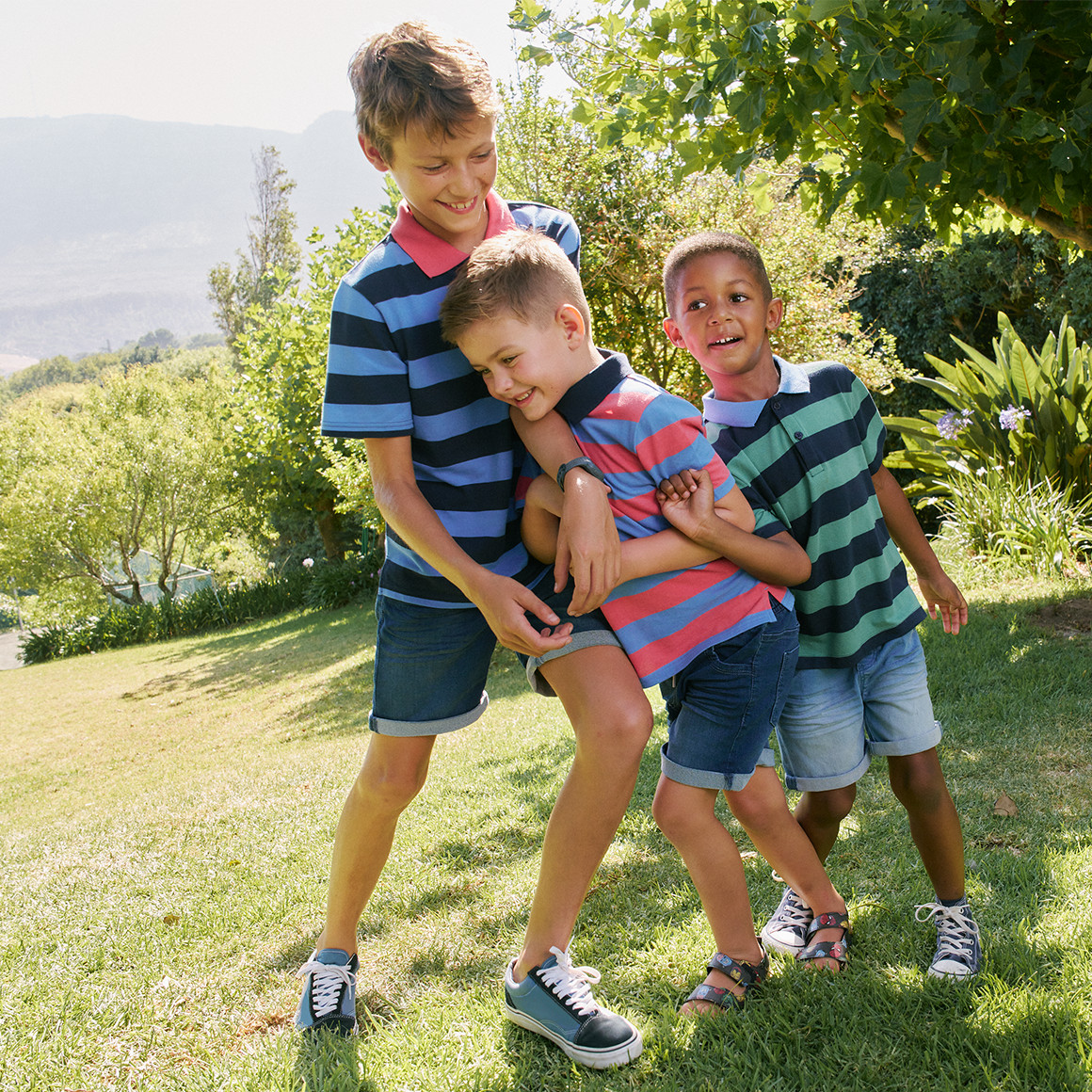 Yigga Jungen Poloshirt mit Streifen blau / dunkelblau