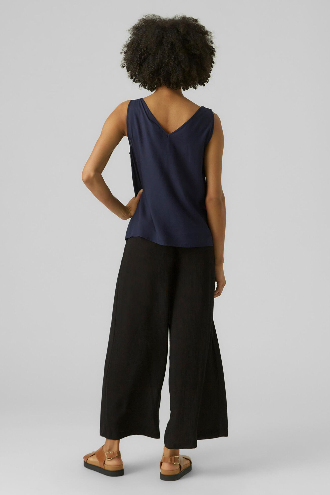 Top feminino sem alças com detalhe de botões - Azul marinho