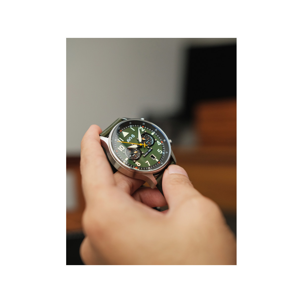 Montre AVI 8 Hawker Hurricane homme  acier bracelet cuir bleu foncé