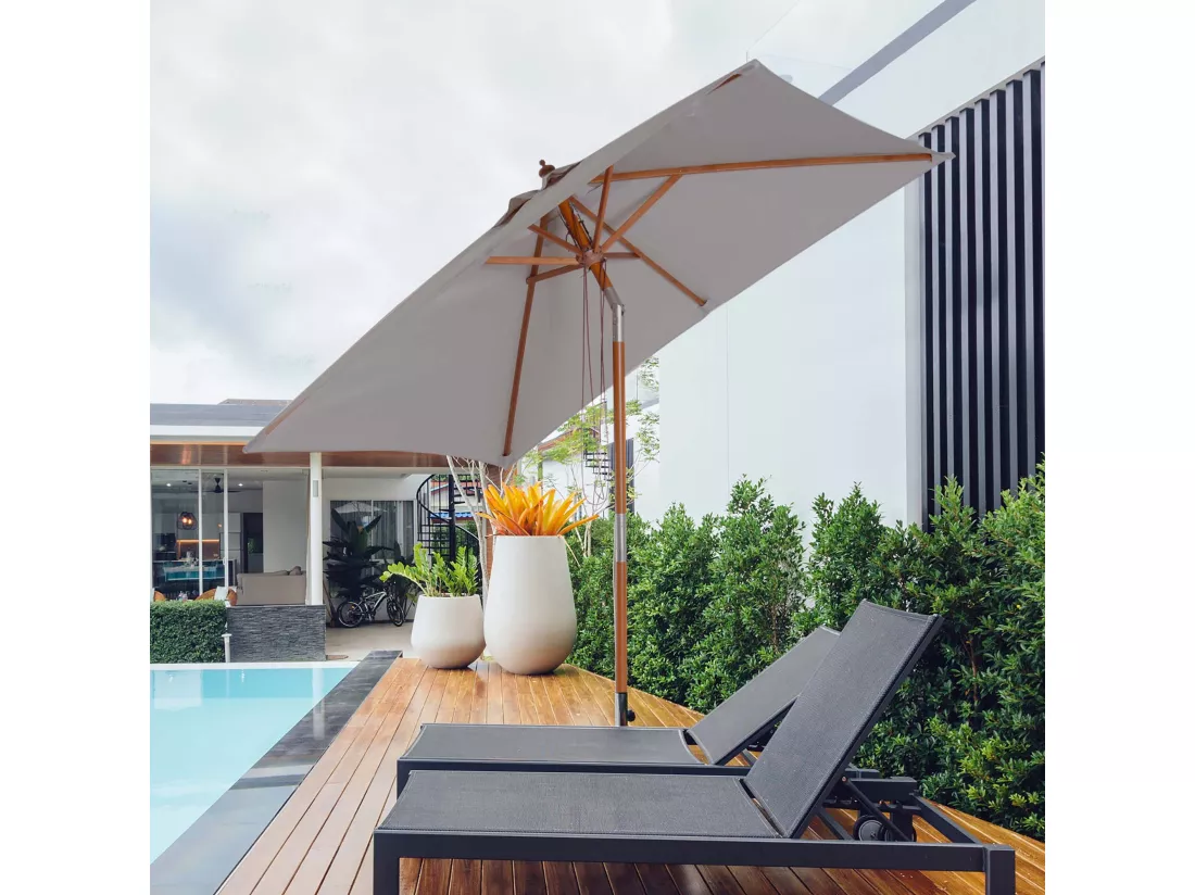 Parasol rectangulaire inclinable bois polyester haute densité 2L x 1,5l x 2,3H m gris clair