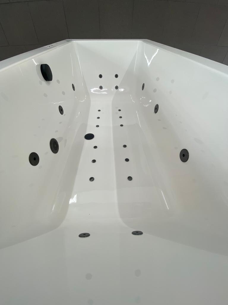 Lambini Designs Cube bubbelbad 190x90cm elektronisch 6 4 2 hydrojets en 12 aerojets zwart