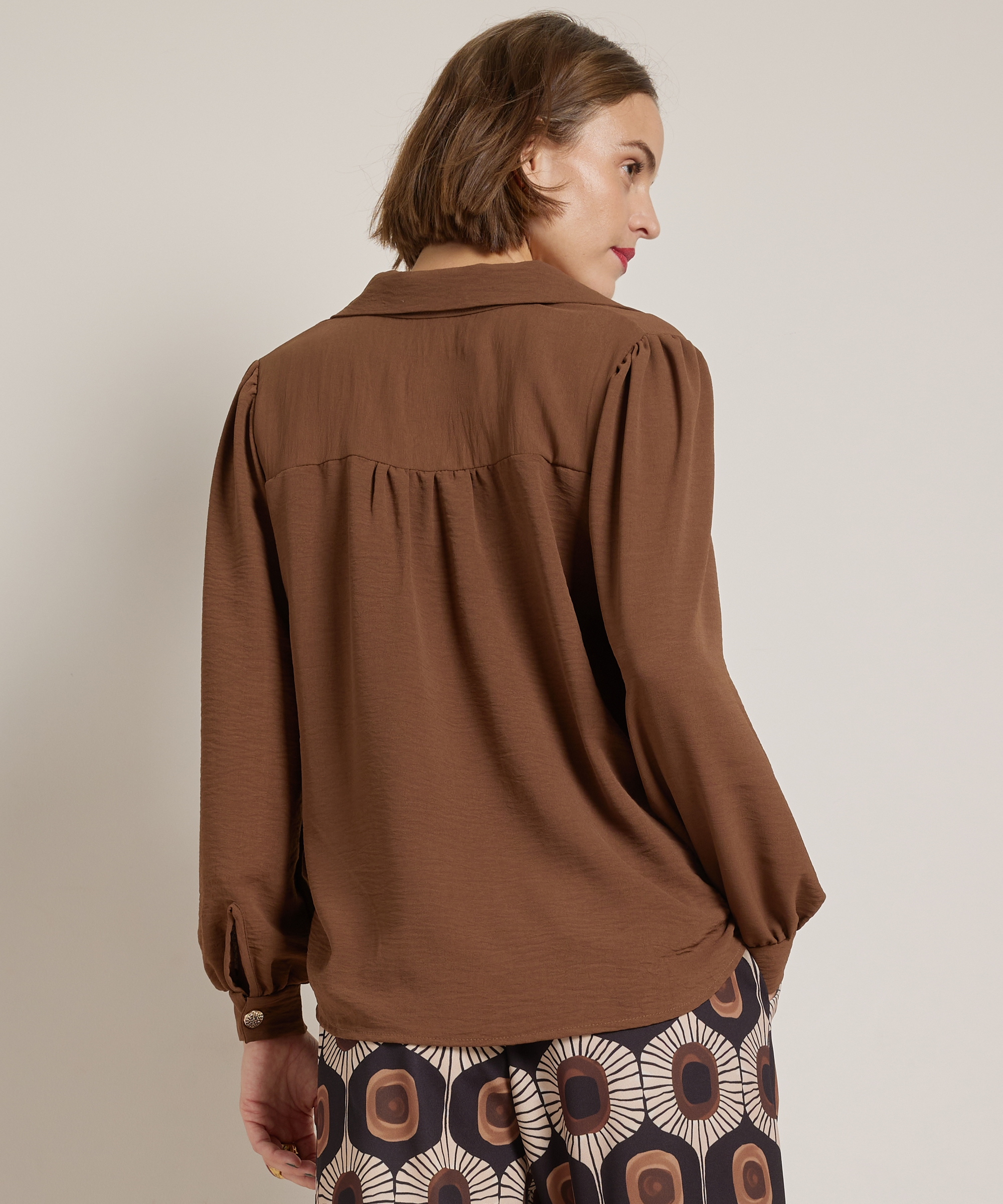 v-hals top met knoop