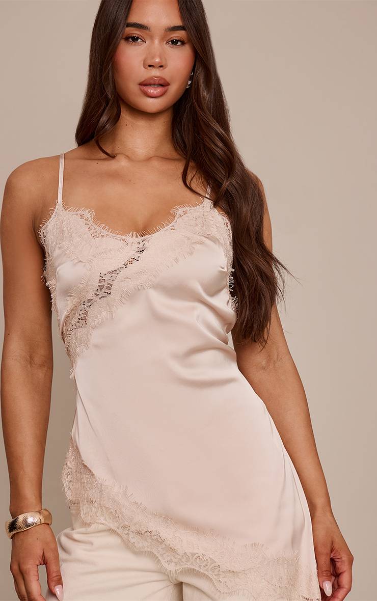 Champagne Haut Long Asymétrique En Satin Avec Détails En Dentelle